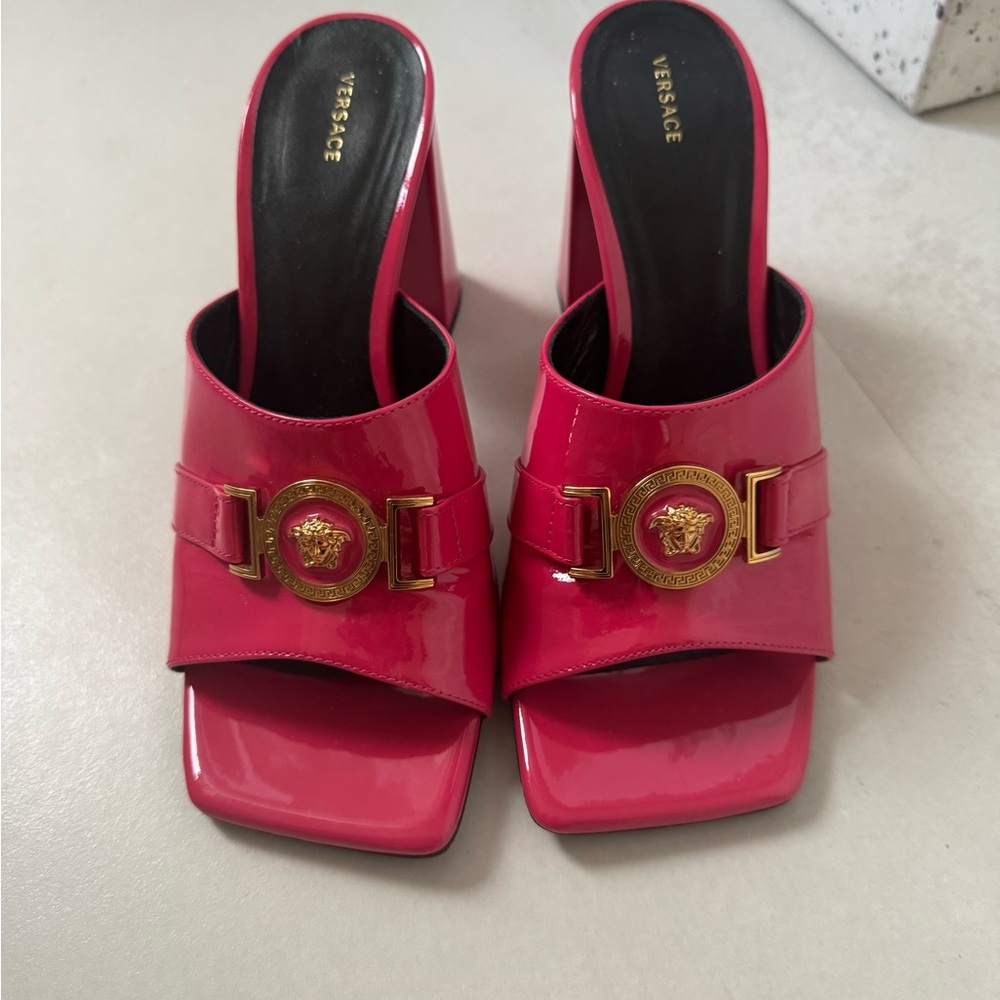 VERSACE AUTHENTIC  - NEVER WORN SIZE 7 Block Heel Mules with Glossy Finish
